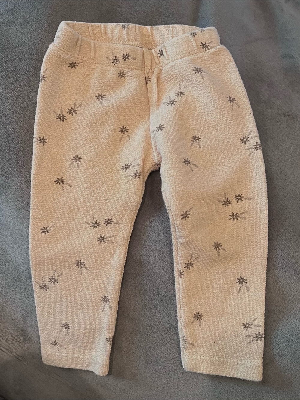 Rylee + Cru Cream Sweatpants with Gray Star Print